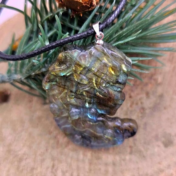 Nature Labradorite Carved Flashy Medusa Big Pendant Necklace - Picture 8 of 9
